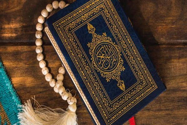 الهدف من تنزیل القرآن فهمه وتطبیق تعالیمه