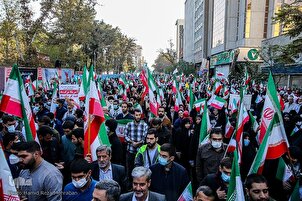 بالصور...مسيرات حاشدة بيوم مقارعة الاستكبار العالمي في طهران