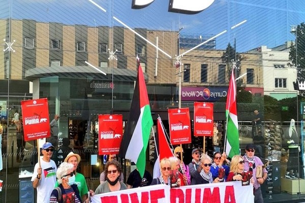 Kampagne zum Boykott von Puma in England gestartet / Protest vor dem Puma-Büro
