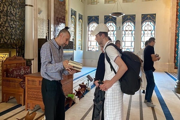 World Cup Fans Learn about Islam at Doha Mosque