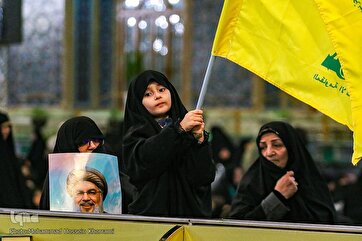Imam Reza Shrine’s Pilgrims Commemorate Nasrallah