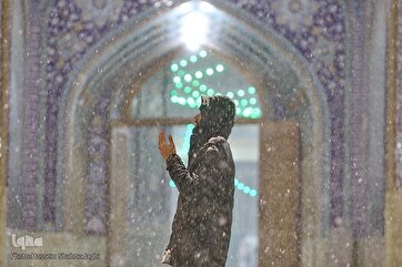 Photos: Qom Shrine Shines Under a Blanket of Snow