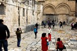 Colono ingresa a la Iglesia del Santo Sepulcro armado con un cuchillo