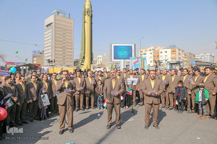 اجرای قطعات انقلابی گروه محمد رسول‌الله(ص) در راهپیمایی 22 بهمن + فیلم