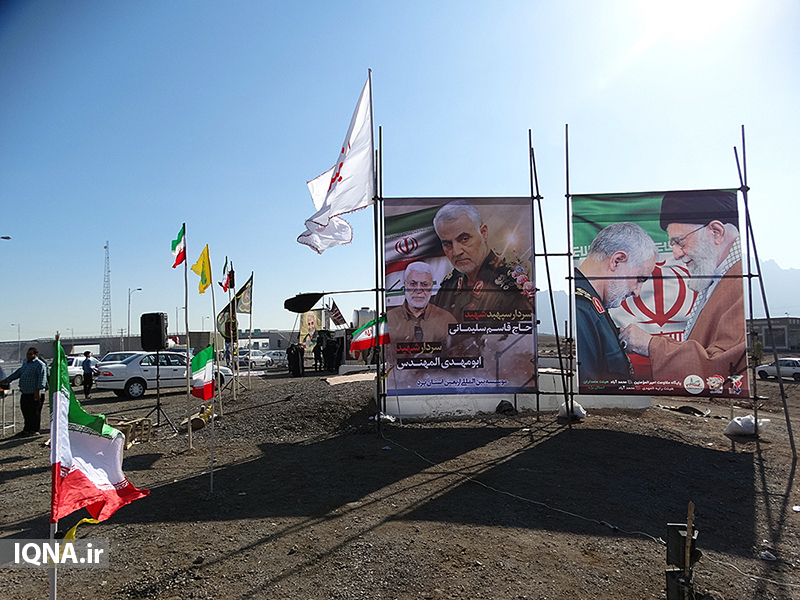 برپایی ایستگاه صلواتی در مسیر یزد-کرمان برای خدمت‌رسانی به زائران شهید سلیمانی به همت اداره اوقاف و امور خیریه شهرستان یزد