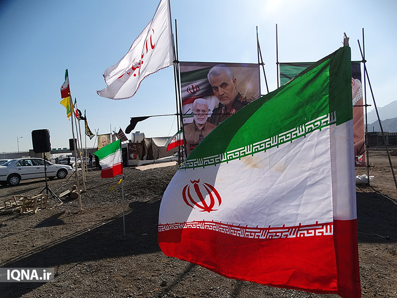 برپایی ایستگاه صلواتی در مسیر یزد-کرمان برای خدمت‌رسانی به زائران شهید سلیمانی به همت اداره اوقاف و امور خیریه شهرستان یزد