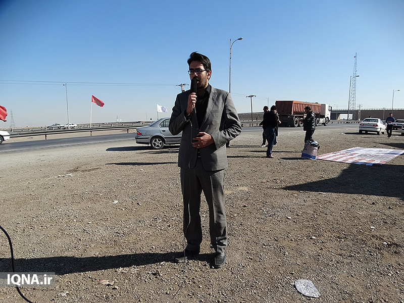 برپایی ایستگاه صلواتی در مسیر یزد-کرمان برای خدمت‌رسانی به زائران شهید سلیمانی به همت اداره اوقاف و امور خیریه شهرستان یزد