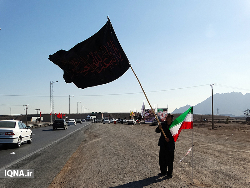برپایی ایستگاه صلواتی در مسیر یزد-کرمان برای خدمت‌رسانی به زائران شهید سلیمانی به همت اداره اوقاف و امور خیریه شهرستان یزد