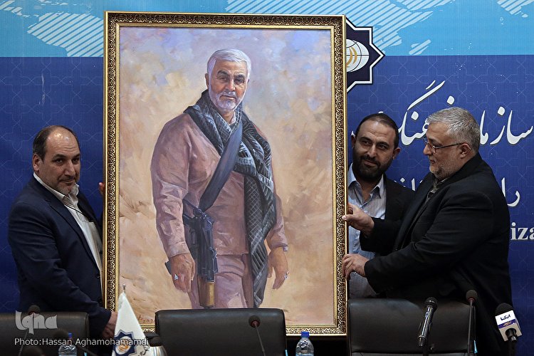 تصویر حاج قاسم؛ هدیه شیعیان جمهوری آذربایجان به رهبر انقلاب