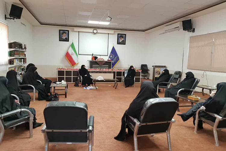 شرکت بانوان طلبه یزدی در کارگاه تجهیز اموات کرونایی