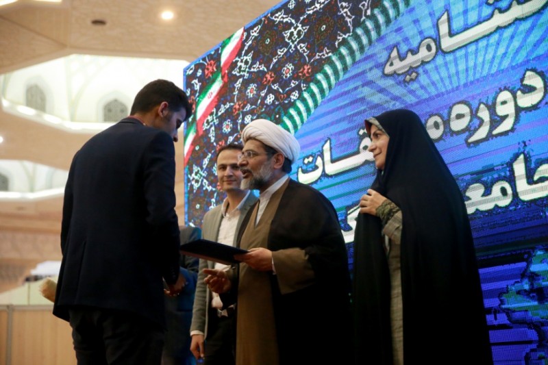 تجلیل از برگزیدگان قرآنی خانه کارگر در نمایشگاه قرآن