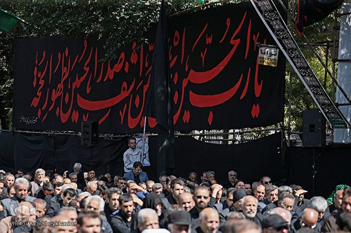 محرم آمد تا ما را عاشق‌تر کند