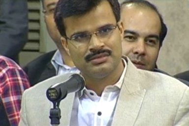 فیلم/ وصف مولا علی(ع) در شعر شاعر هندو