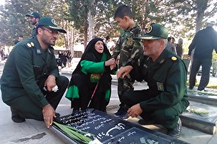 گلباران مزار شهدا در ملایر به روایت تصویر