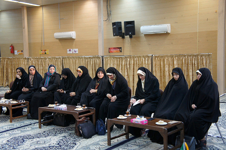 دیدار شعران بسیجی کشور با امام جمعه یزد حضرت آیت الله ناصری در حاشیه اختتامیه جشنواره ملی شعر در امتداد فجر در استان یزد