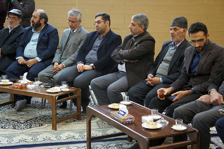 دیدار شعران بسیجی کشور با امام جمعه یزد حضرت آیت الله ناصری در حاشیه اختتامیه جشنواره ملی شعر در امتداد فجر در استان یزد