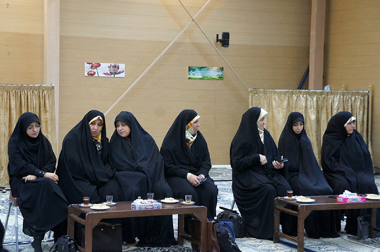 دیدار شعران بسیجی کشور با امام جمعه یزد حضرت آیت الله ناصری در حاشیه اختتامیه جشنواره ملی شعر در امتداد فجر در استان یزد