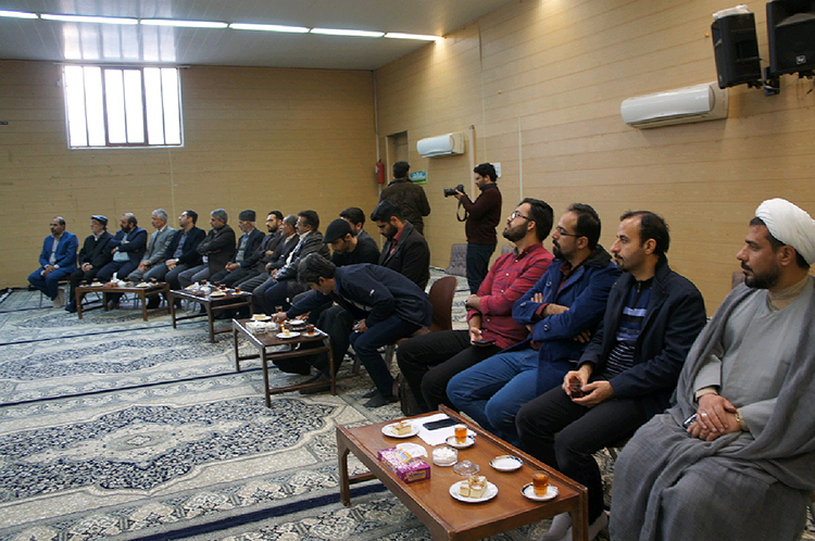 دیدار شعران بسیجی کشور با امام جمعه یزد حضرت آیت الله ناصری در حاشیه اختتامیه جشنواره ملی شعر در امتداد فجر در استان یزد