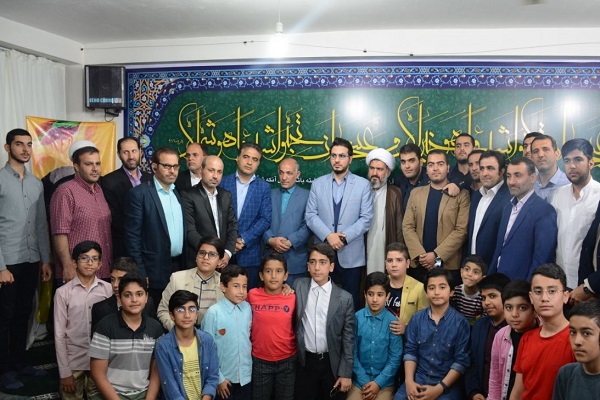 شیفتگان محافل قرآنی را دریابید؛ حتی از نوشتن نام قاری بر روی پوستر مراسم دریغ می‌کنند