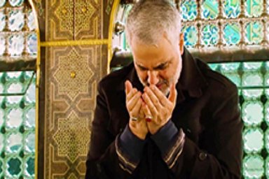 فیلم | لحظاتی از آخرین غبارروبی سردار سلیمانی در حرم امام هادی(ع)
