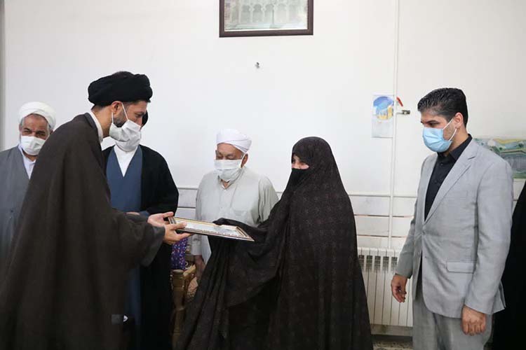 بانوی اردکانی حافظ کل قرآن کریم تجلیل شد