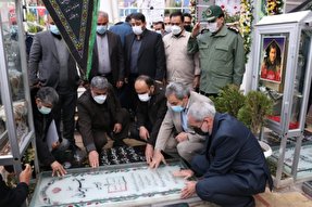 ادای احترام وزیر آموزش‌و‌پرورش به مقام شهید قاسم سلیمانی