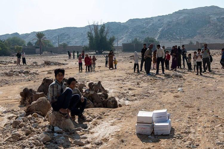 اعزام تیمهای هلال احمر یزد به مناطق سیلزده سیستان اعزام تیمهای هلال احمر یزد به مناطق سیلزده سیستان