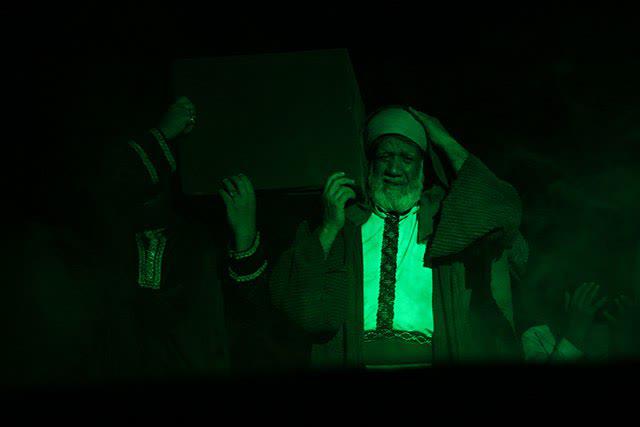 اینجا کسی دستمزد نمیگیرد / با تمام وجود برای اهل بیت کار میکنیم اینجا کسی دستمزد نمیگیرد / با تمام وجود برای اهل بیت کار میکنیم