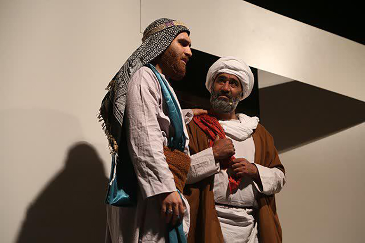 اینجا کسی دستمزد نمیگیرد / با تمام وجود برای اهل بیت کار میکنیم اینجا کسی دستمزد نمیگیرد / با تمام وجود برای اهل بیت کار میکنیم