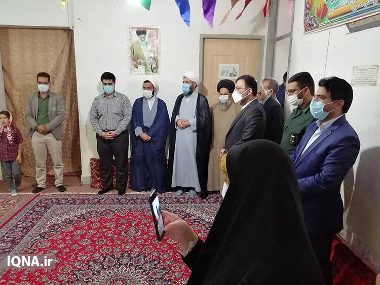 بازدید مسئولان از فعالیت‌های قرآنی روستای ده‌عرب ابرکوه