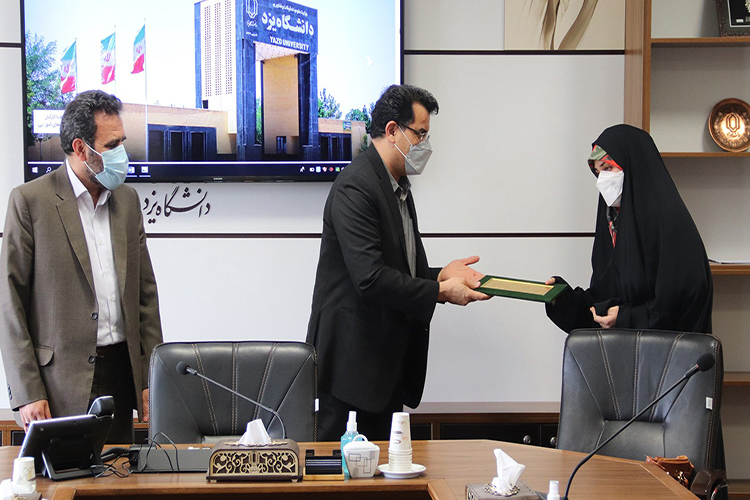 دانشجوی یزدی برتر در جشنواره &laquo;قرآن و عترت&raquo; تجلیل شد