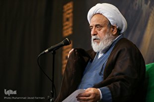 نعمت وجود قرآن و اهل بیت(ع) را با عمل  و اخلاق نیکو قدر بدانیم