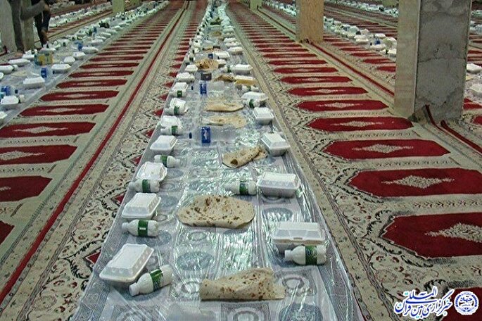 برپایی سفره افطار حسنی در مناطق کم‌برخوردار اردبیل