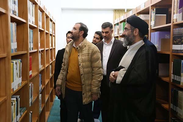 بازدید معاون قرآن وزارت ارشاد از کتابخانه تخصصی قرآن یزد