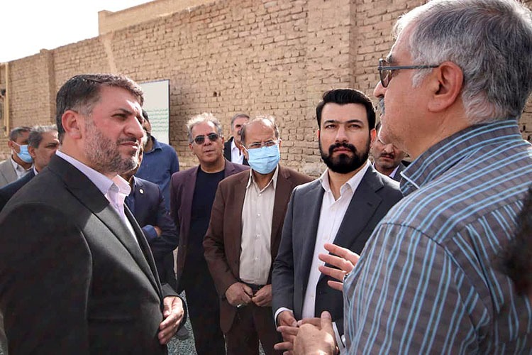 مقبره مهدی آذر یزدی ساماندهی می‌شود