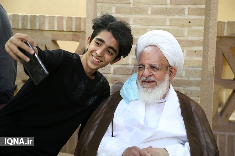 جوانان با تهذیب نفس و تحصیل علم به توسعه کشور کمک کنند