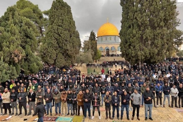 برگزاری نماز جمعه مسجد الاقصی با حضور هزاران فلسطینی