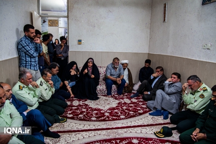 حضور مسئولان استان یزد در منزل شهید جواد زارعی
