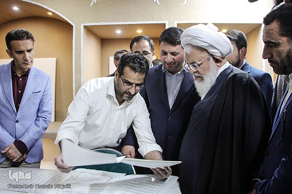 بازدید امام جمعه یزد از نمایشگاه قرآن و عترت