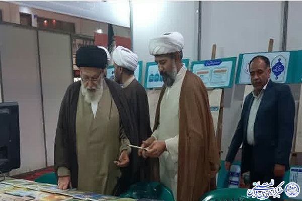 بازدید امام جمعه بحش مرکزی یزد از نمایشگاه قرآن