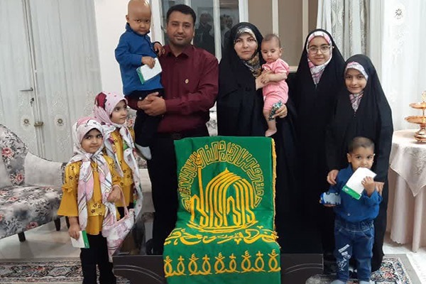 نشان آستان قدس بر سینه جهادگر عرصه جمعیت