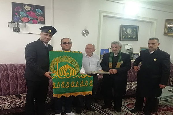 دیدار خادمان رضوی با نخبه روشندل قرآنی یزدی