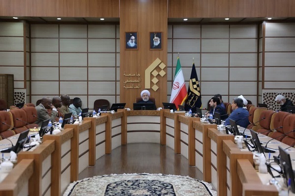 قدرت‌های جهانی به دنبال تحمیل ناتوانی و عدم استقلال به ملت‌ها هستند