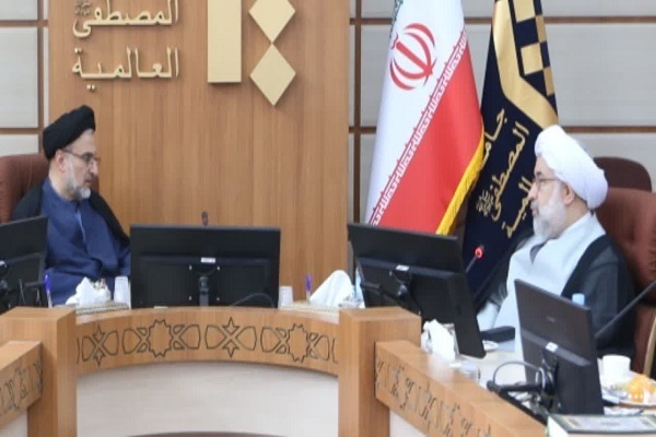 زبان فارسی، زبان گفتمان انقلاب و آثار علمی پیروان اهل‌ بیت(ع) است