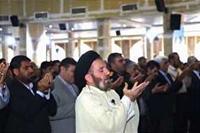 عکس | اقامه نماز عید فطر در خرم‌آباد