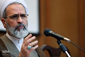 مراقب امواج و ظرفیت‌های انقلاب باشیم