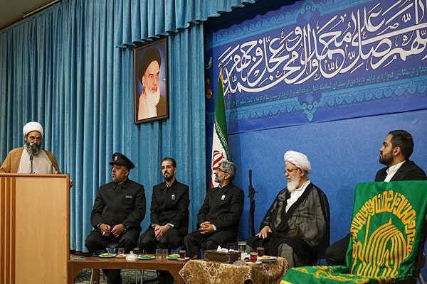 خدام حرم رضوی با نماینده ولی‌فقیه در استان یزد دیدار کردند