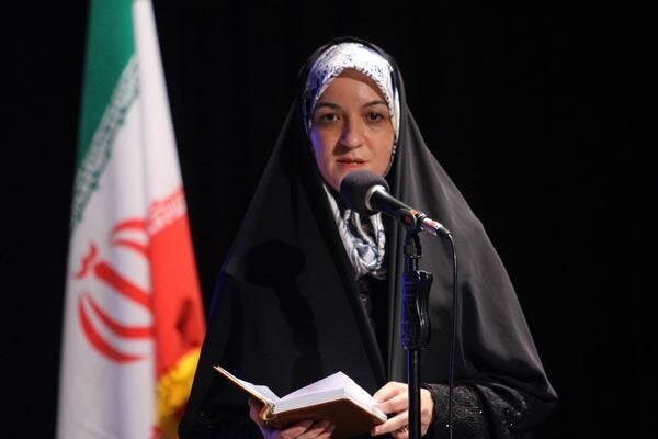 عالیه مهرابی، بانوی شاعر استان یزد