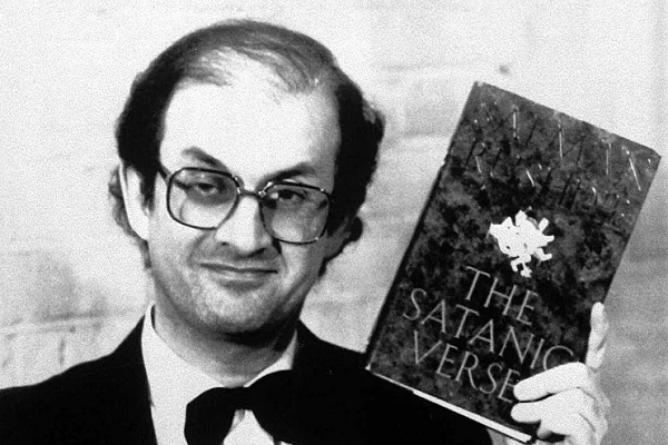 هند ممنوعیت «آیات شیطانی» را لغو کرد