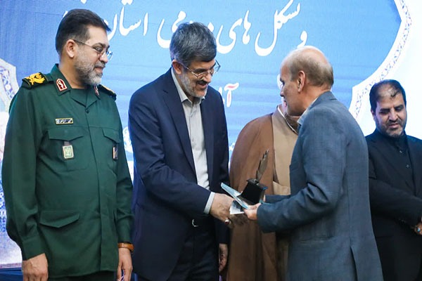 مدیران خیریه‌ها و تشکل‌های مردمی در یزد تجلیل شدند